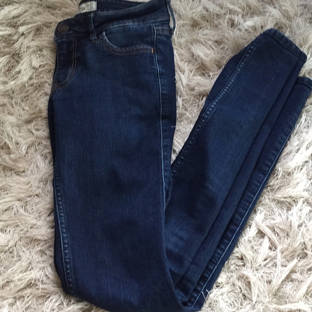 Dark wash Hollister skinny jeans
